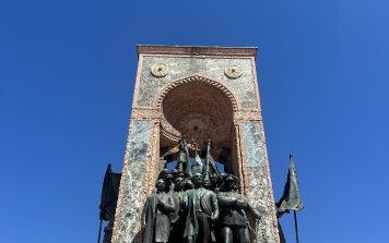 Gün Batımında Karış Karış Beyoğlu Pera Arka Sokaklar Gezisi